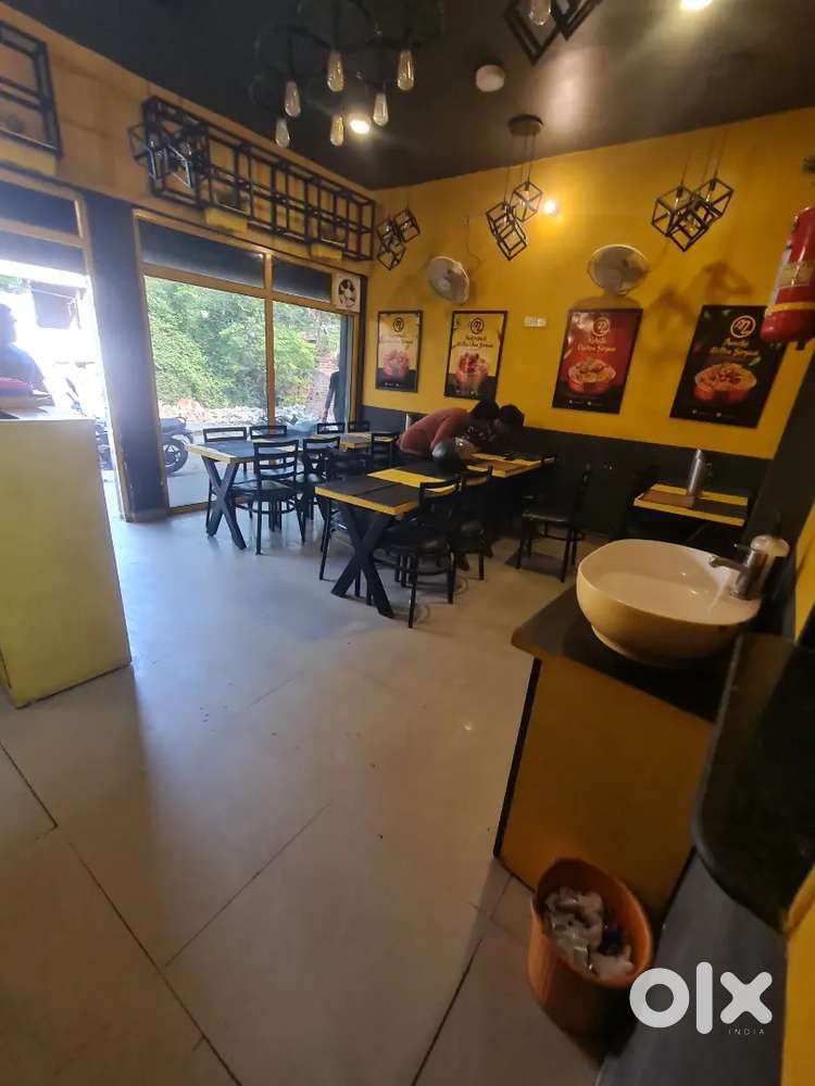 Waiter ki Zaroorat hai Gomtinagar extension me