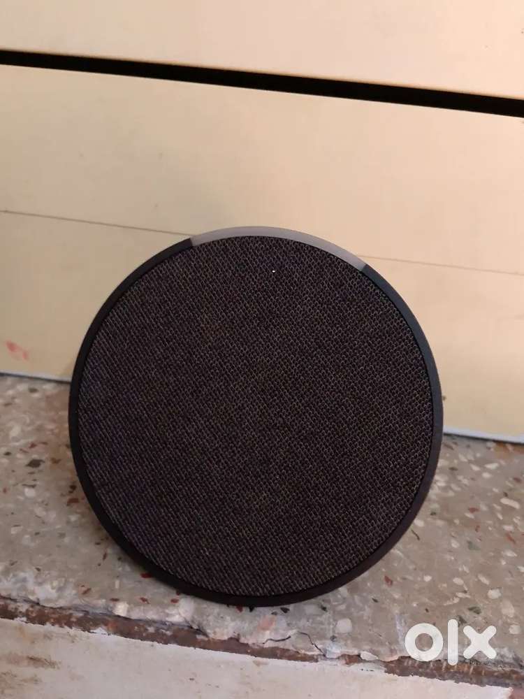 Amzone Alexa happy to help speaker