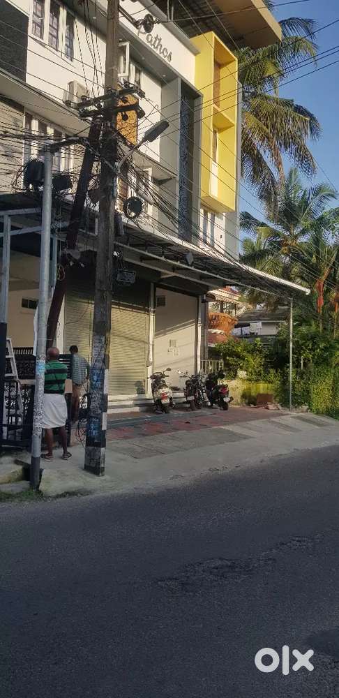 Godown/Shop, 1&2 BHK near Lourde hosp:,  bus route frontage, Vaduthala