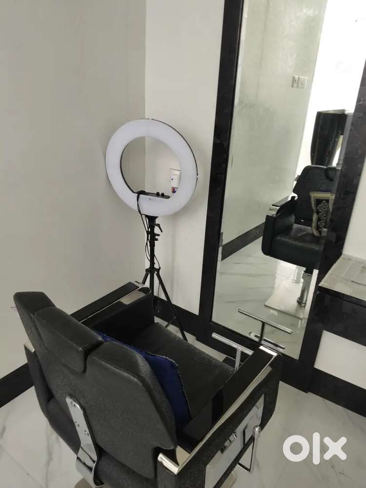 Urgently required female front office executive