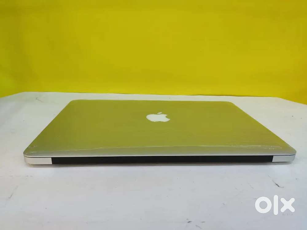 MACBOOK Air/Lifetime service warranty/ Core i5/8GB DDR4 RAM/256GB SSD