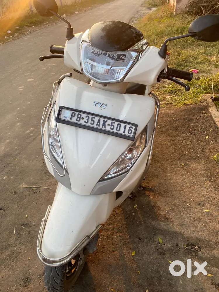 Model-Dec.2022,first owner,colour-white,