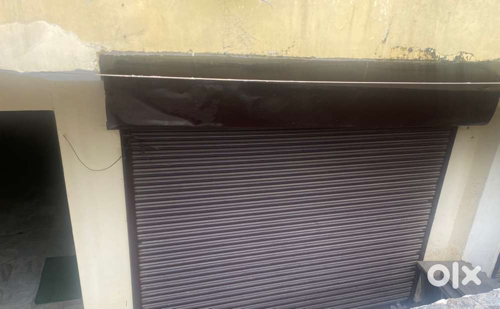 On road New commercil shop available for Doctor only
