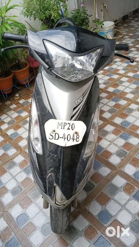 It's a good vehicle and i want to sell it urgently .