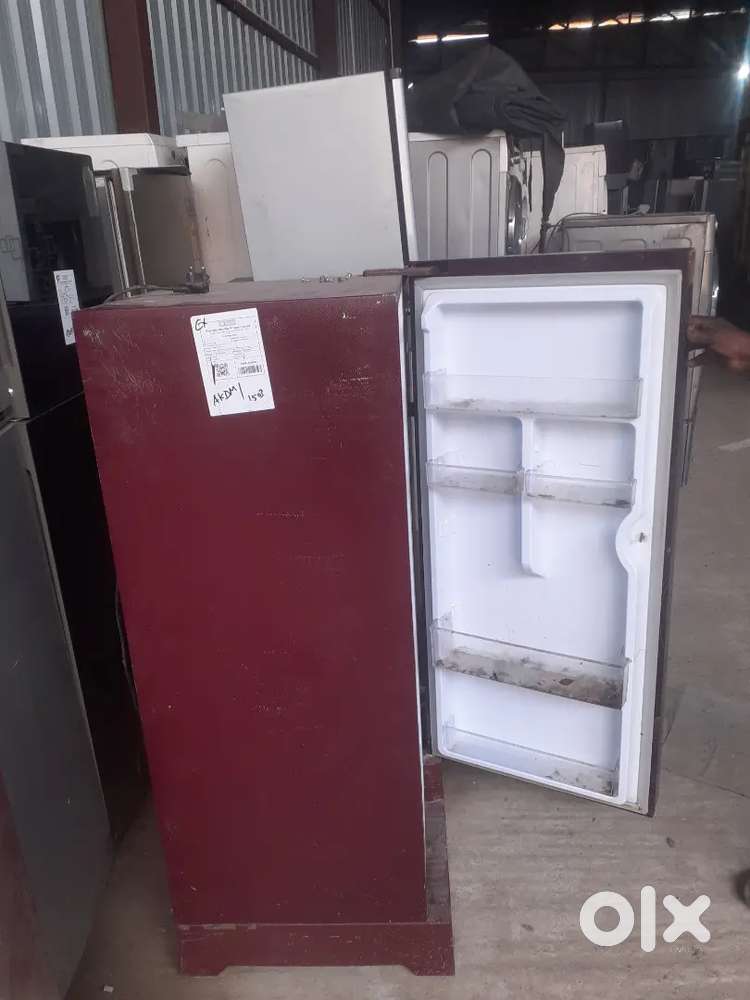 AIRCONDITIONER SPLIT AC DOOR STEP SERVICE AVAILABLE AND REFRIGERATOR