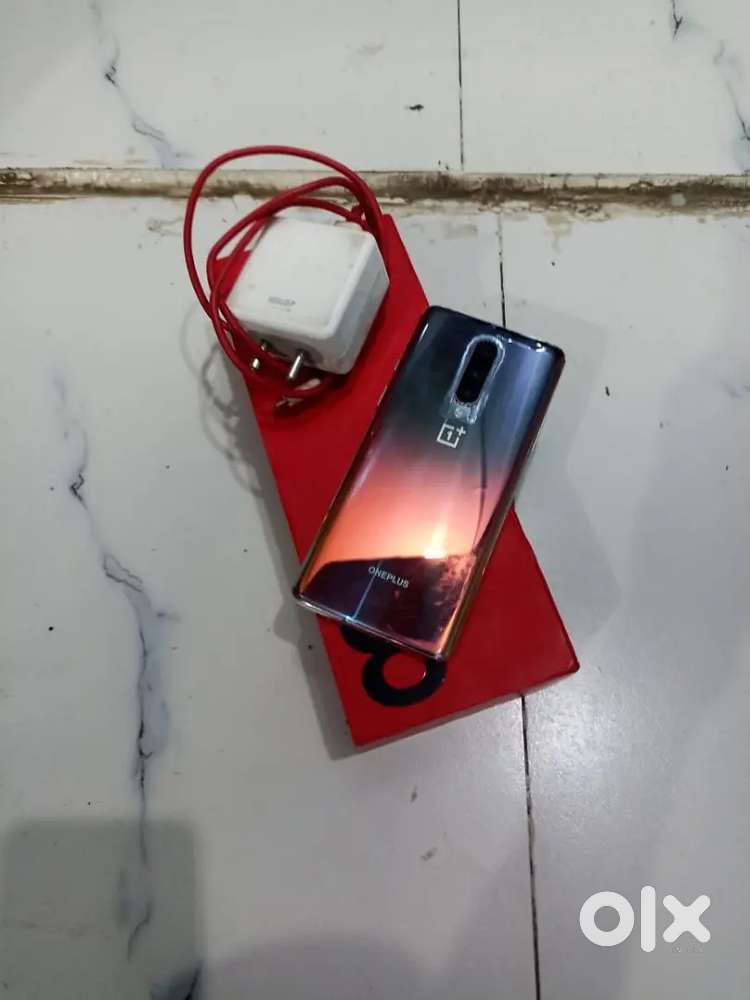 Kisi bhie ke pass One pulas 8 5g 12/256 Display gaya howa mobile hai