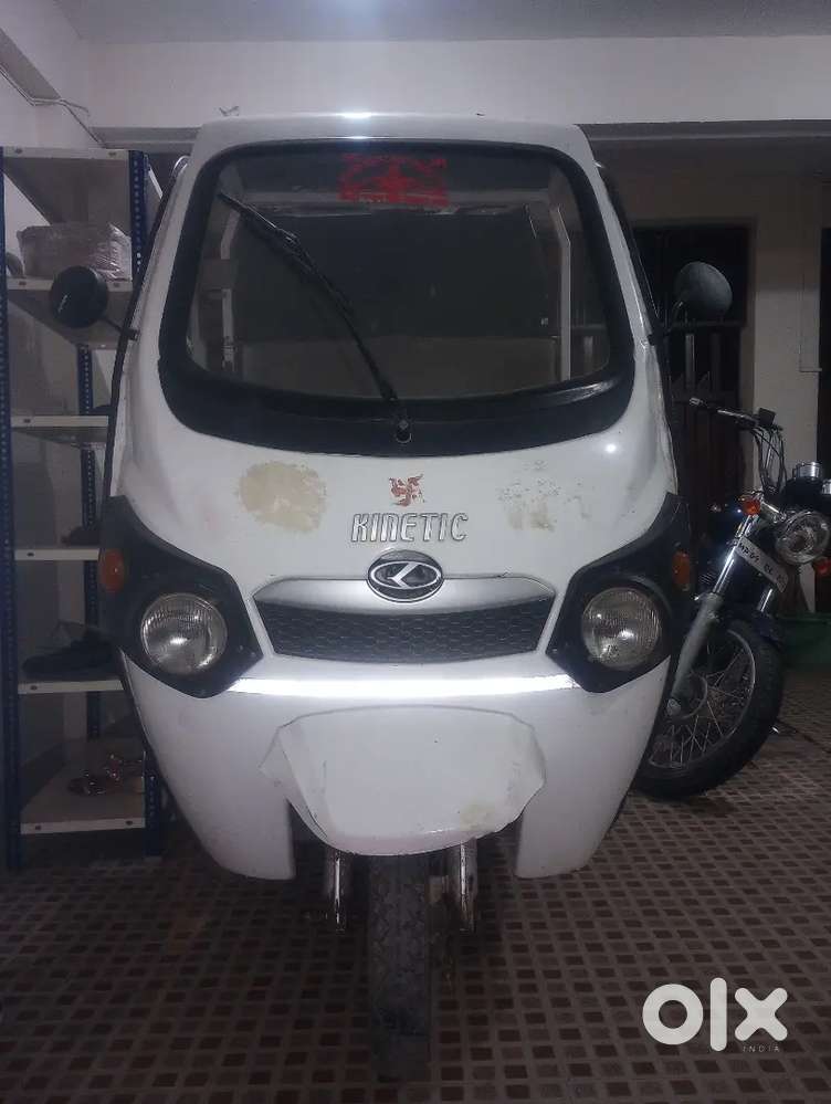 Electric mini loading rickshaw