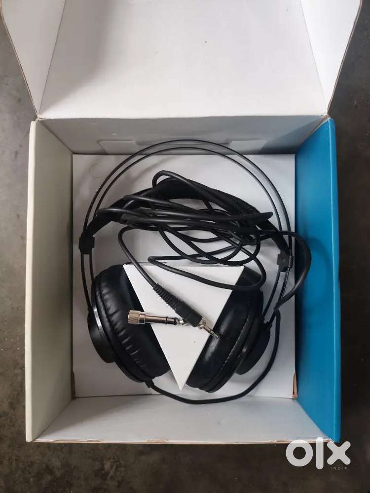 AKG K72 Heaphones