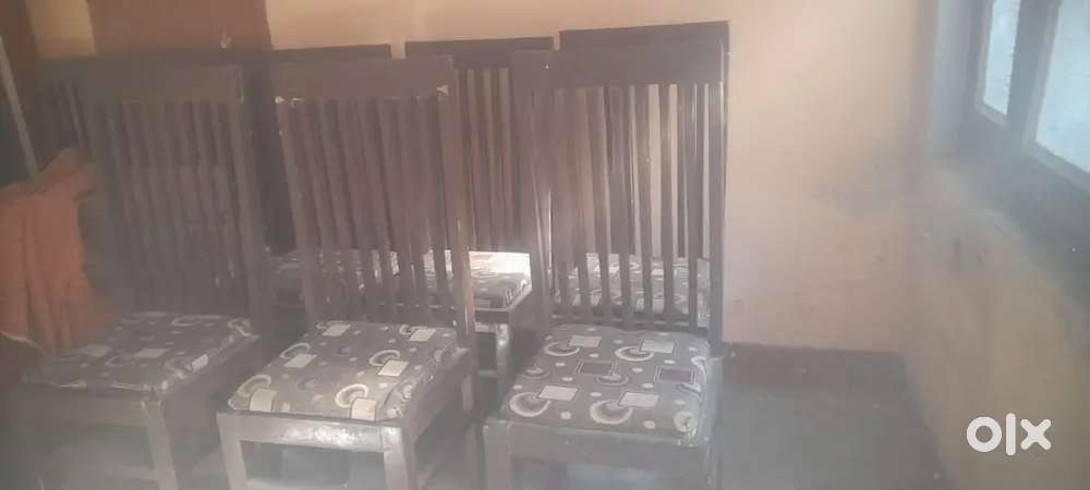 chairs with dinning table