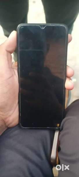 8 GB Ram 128 mamory 8 month old