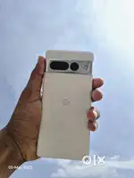 Google Pixel 7 Pro : Highend performance,
top- cameras&  premium look.