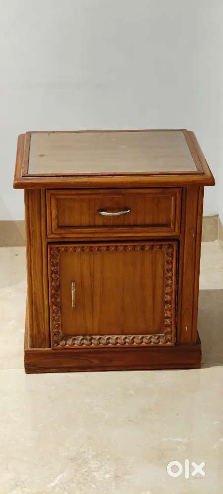 A Pair Of Bed Side Tables (set of 2)