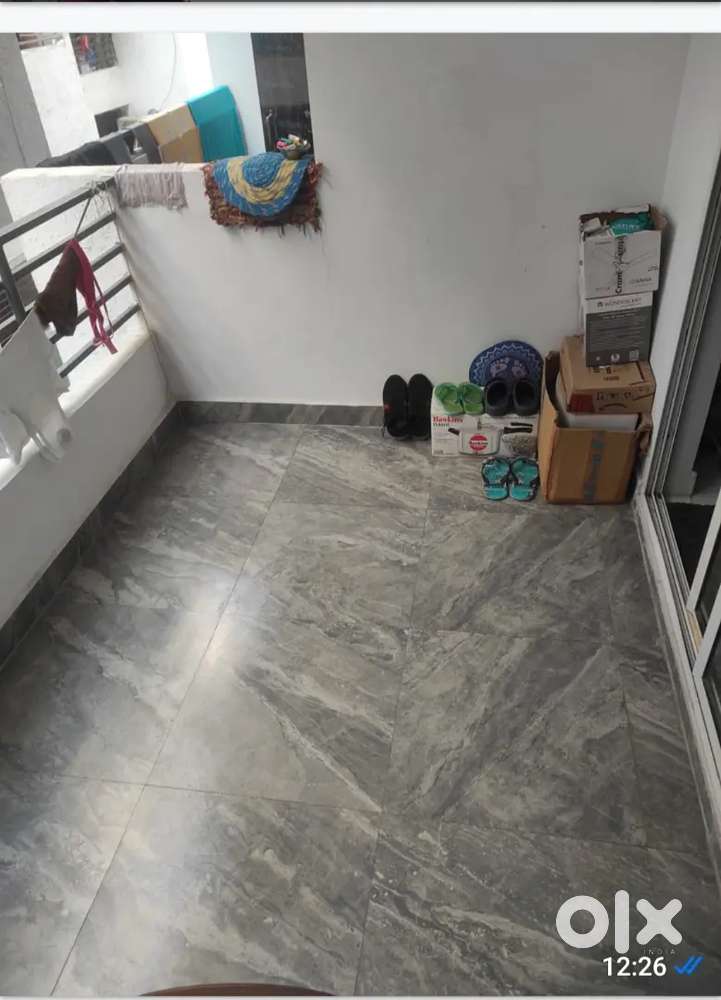 It's only been 2 years and the flat is new.4000000/-