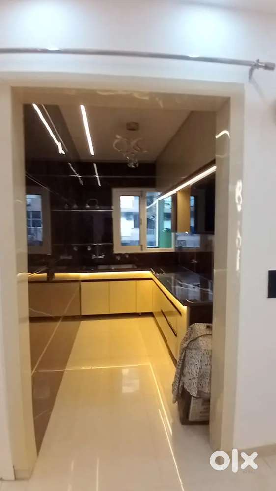 Both Side Open qst Floor 3 Bhk in Gated Society 
Kids Play Area 
.