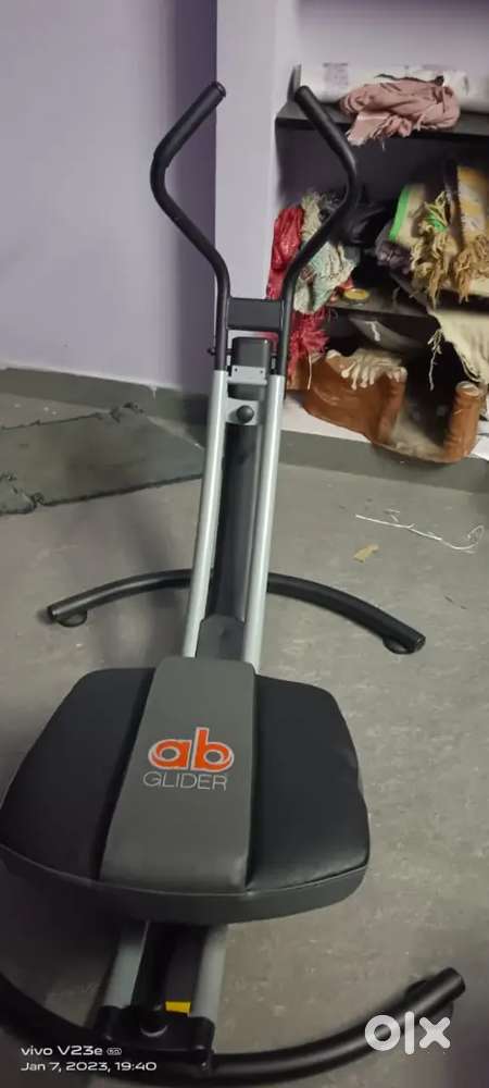 Knee exercise machine