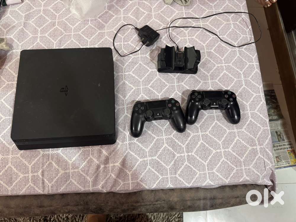 Ps4 slim with 10 cds