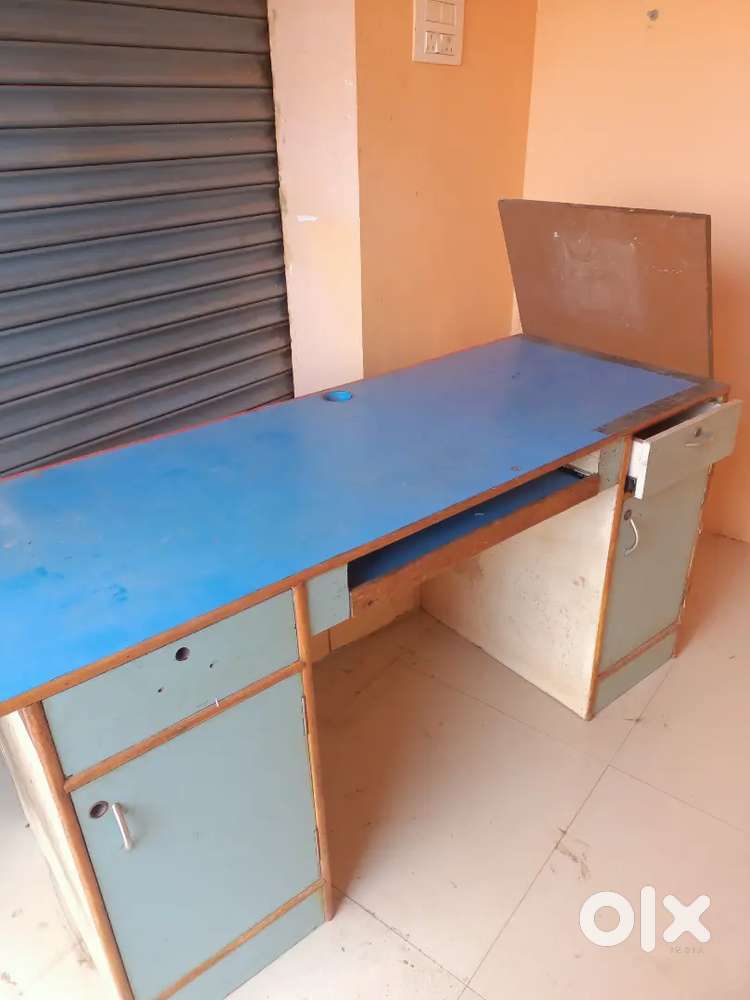 Computer table