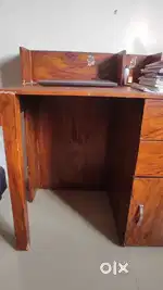 Study/laptop table in very good condition