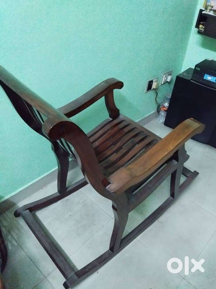 Rocking chair in Rose wood of 2022