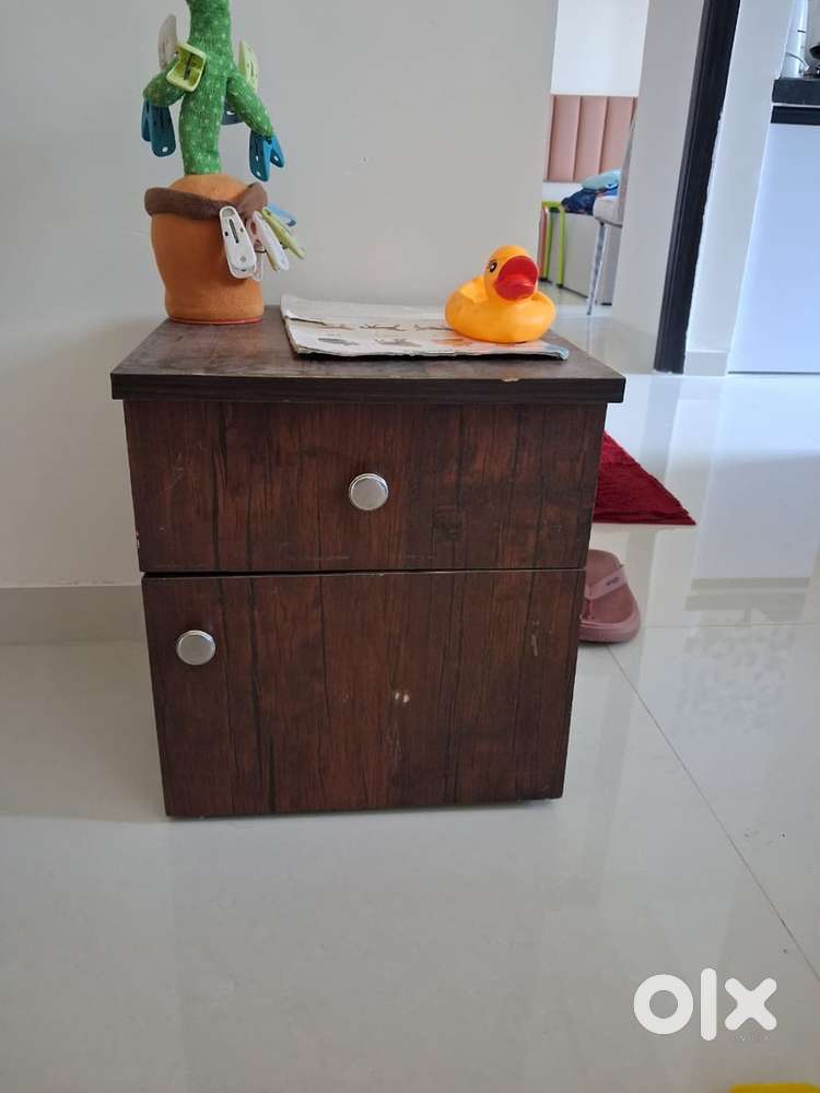 Side table + cloth stand