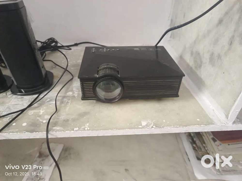 Home Projector unic46+ , dolbly digital dvd player