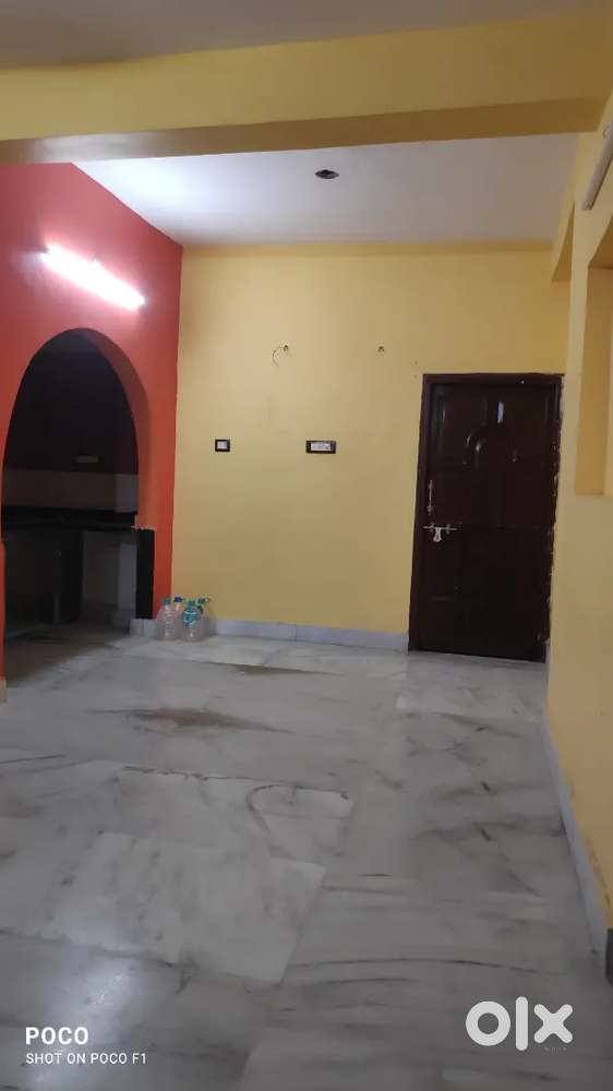2bhk flat rent in picnic garden. Katapukur math