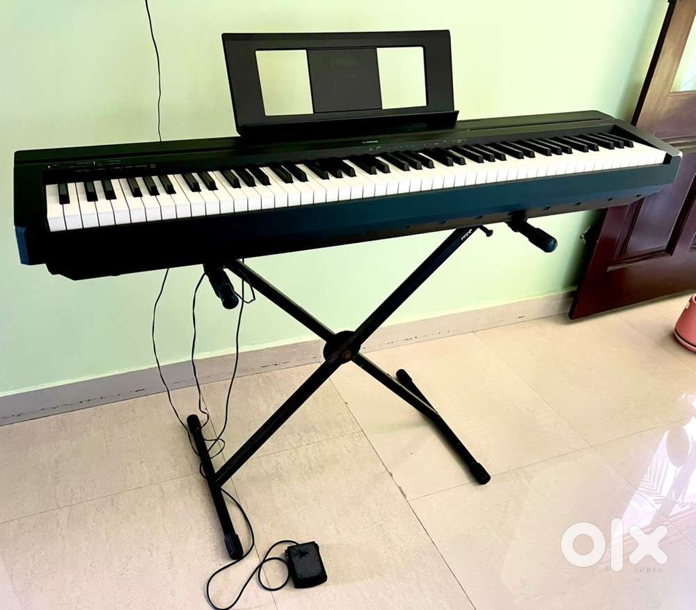 Yamaha Digital Piano with carry case and metal stand