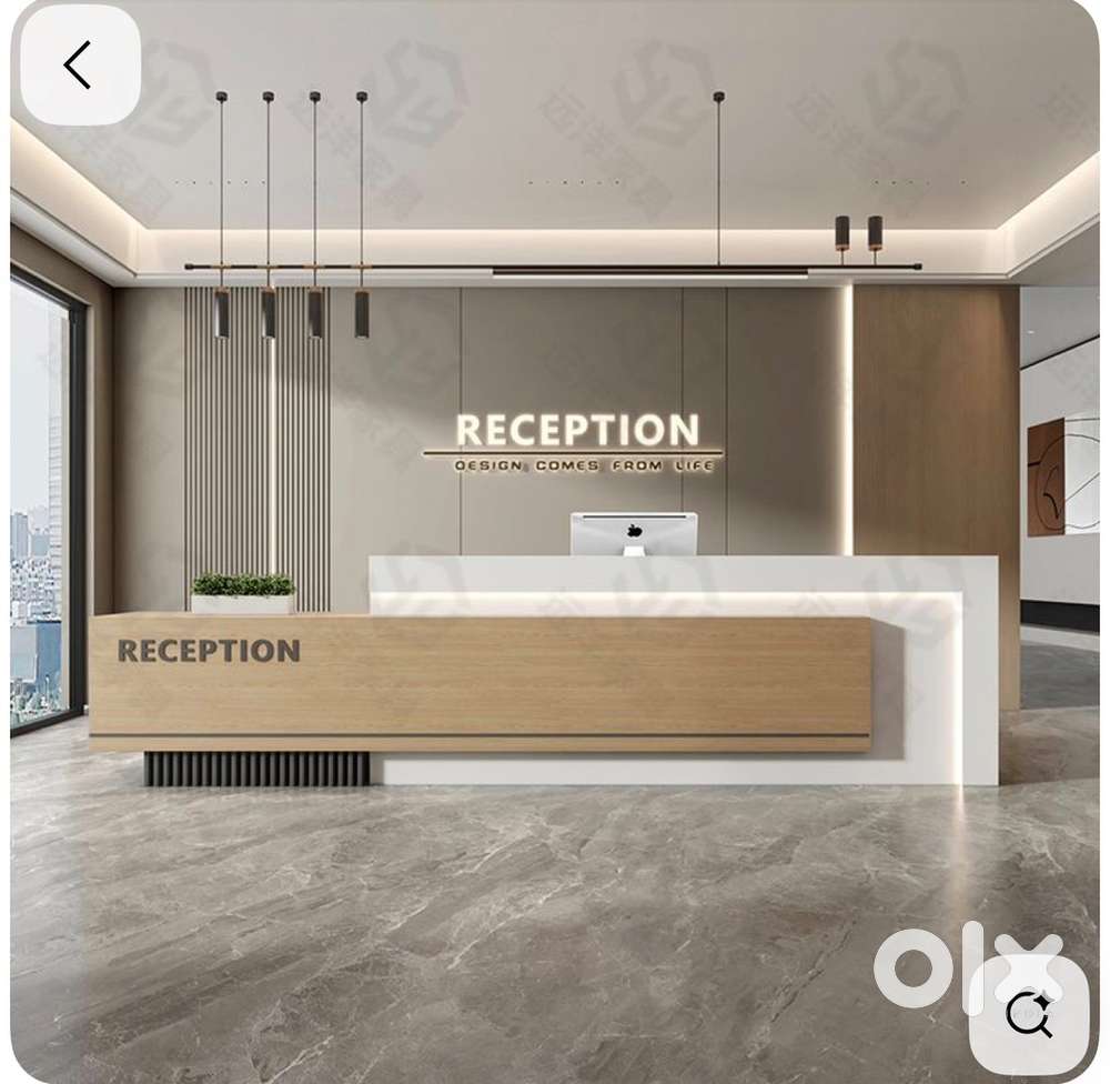 Hotel front office manager (female)