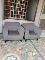 FLUFFY 1 SEATER SOFA PRICE RS. 2,500/- VERY GOOD CONDITION