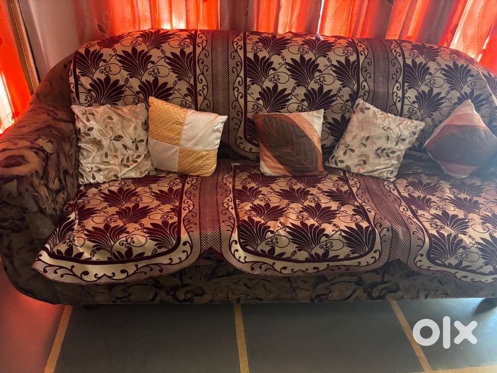 Sofa set and two dining chairs
