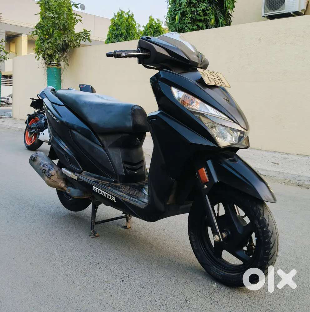 Mahadev bikes rajkot 80 feet road Laxmiwadi main road opp anand bakery