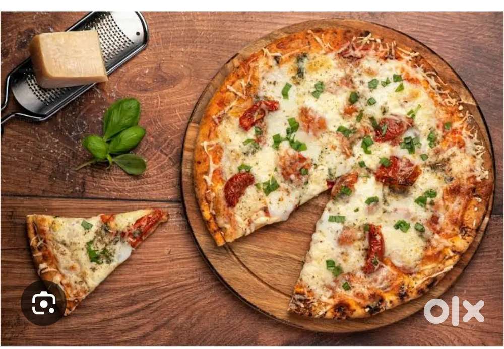 We are looking for pizza food courier driver.   ³