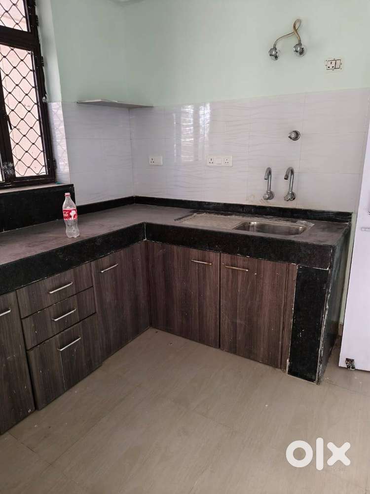 3 BHK Semi Furnished Flat near Shastri Nagar