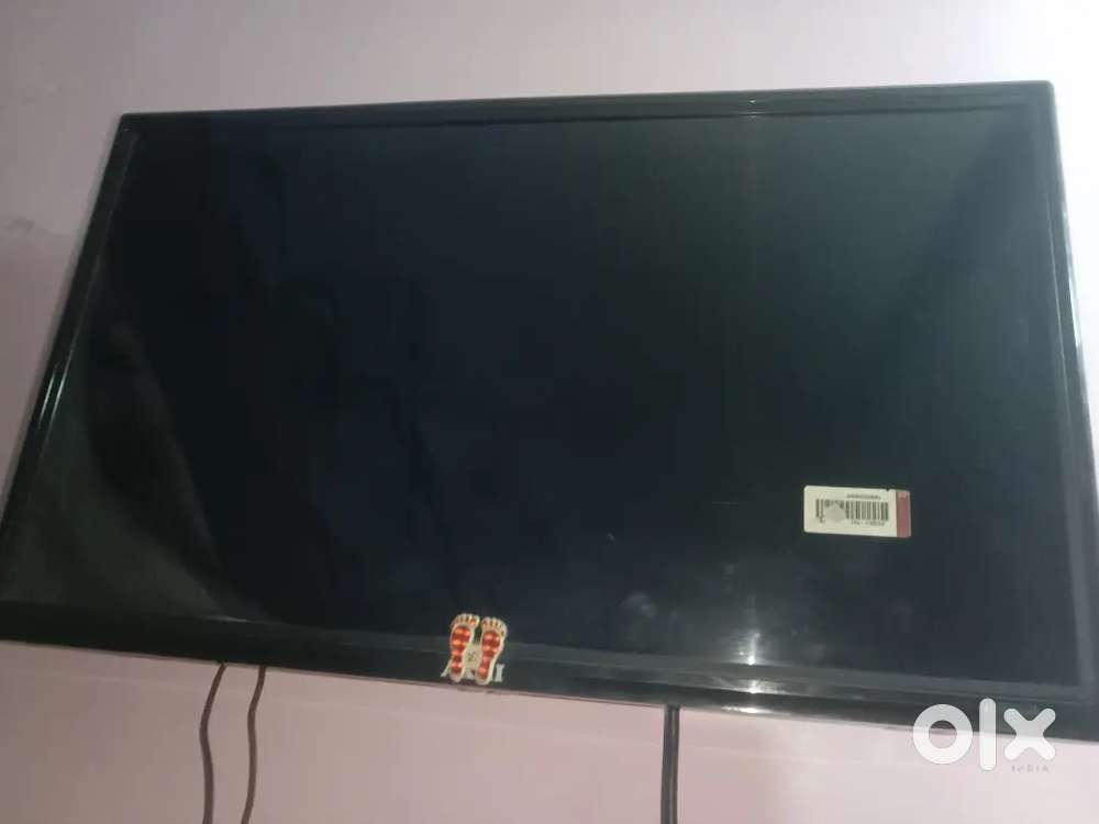A one condition akai 24 inch