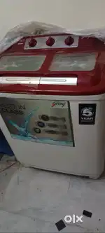 Semi automatic washing machine.