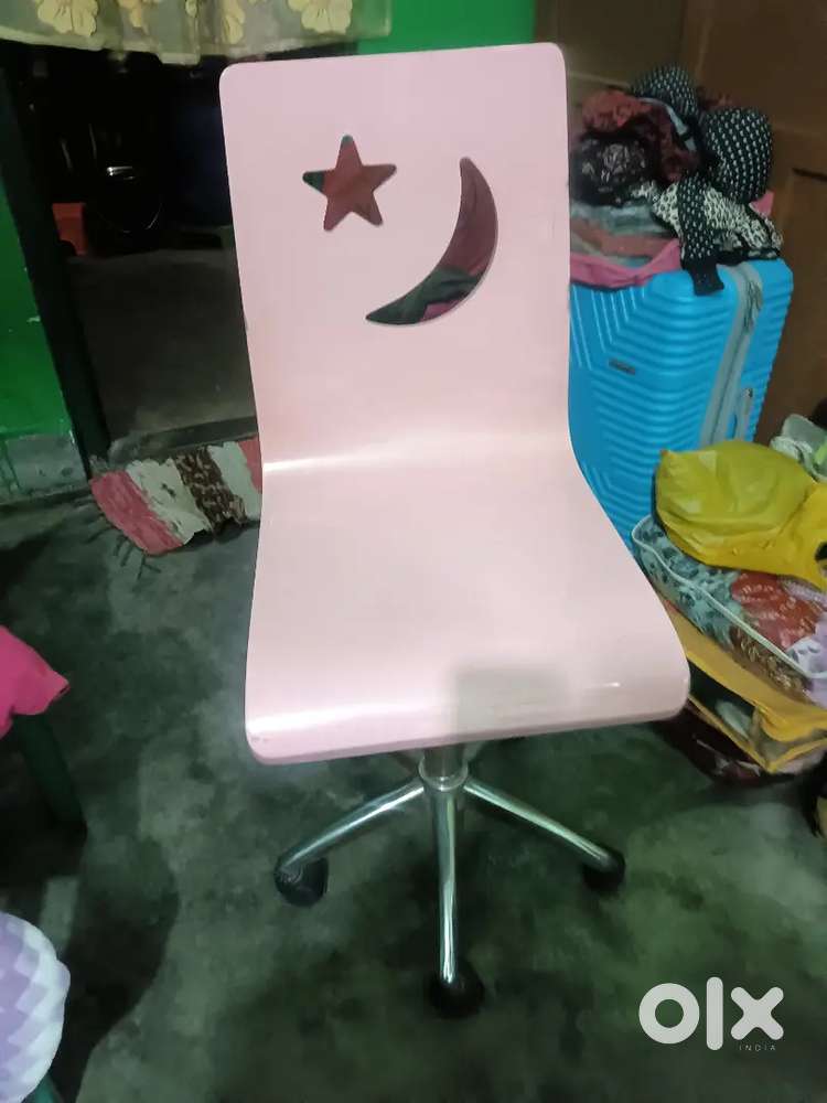 Pink colour good quality chair