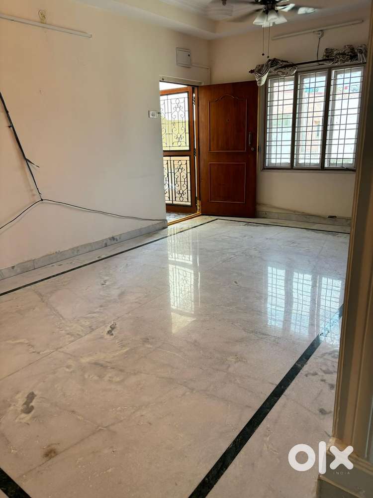 Spacious semi furnished 3 bhk in kondapur