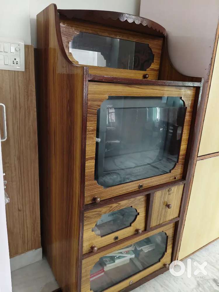 Wooden Tv Trolly With Tv