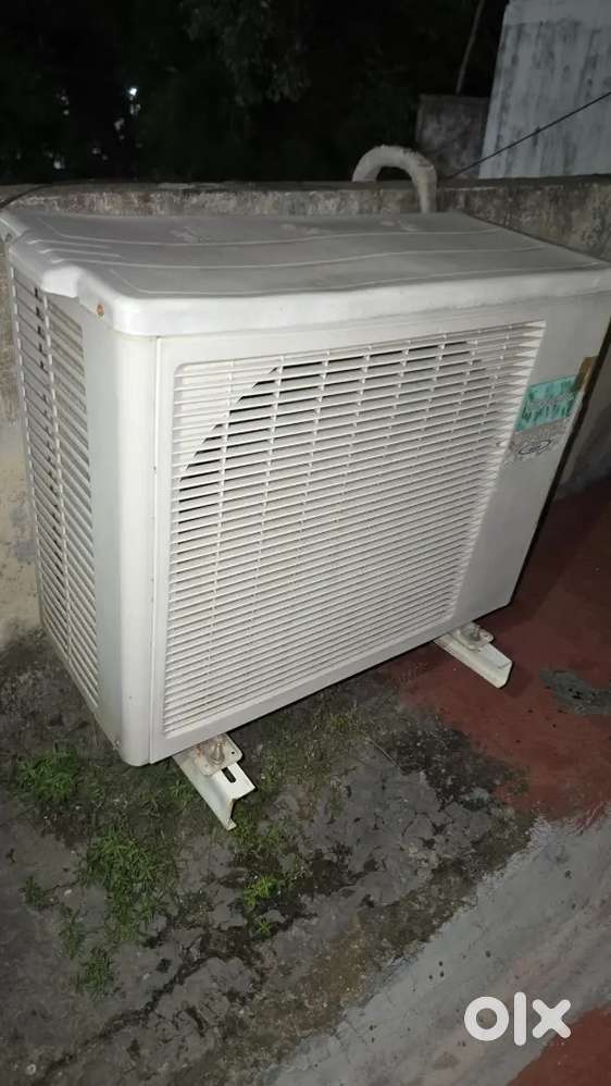 OG 1 Ton Split Inverter AC - Great Condition (with copper pipe)