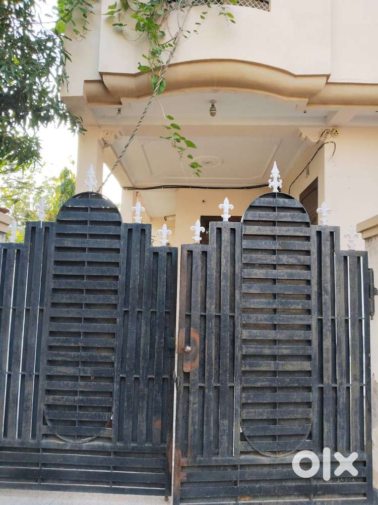 1 BHK on first floor in Jhotwara for small vegetarian salaried family