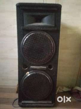 12 inching 2sapikar h JBL ka box h
