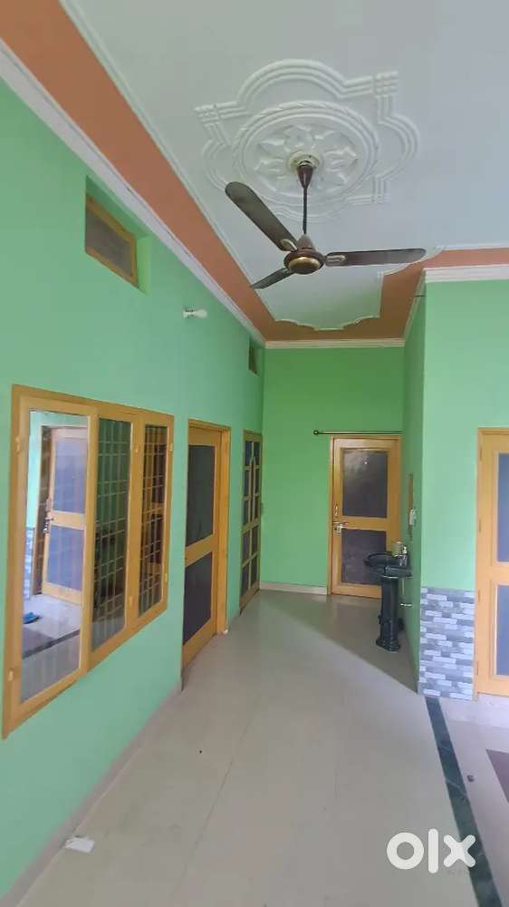 monthly rent ₹8000