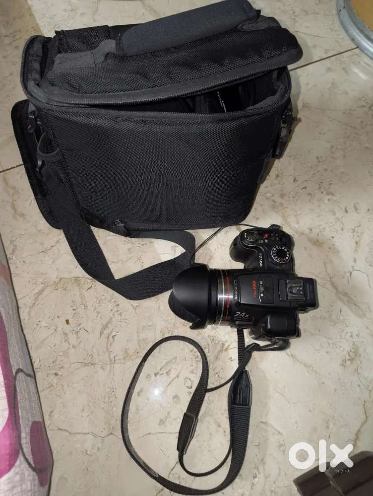 Camera Panasonic fz100 superb condition