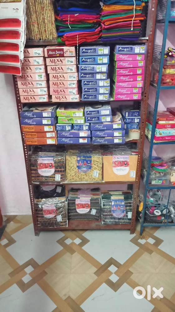 कॉस्मेटिक स्टोर