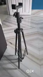 Mobile tripod stand