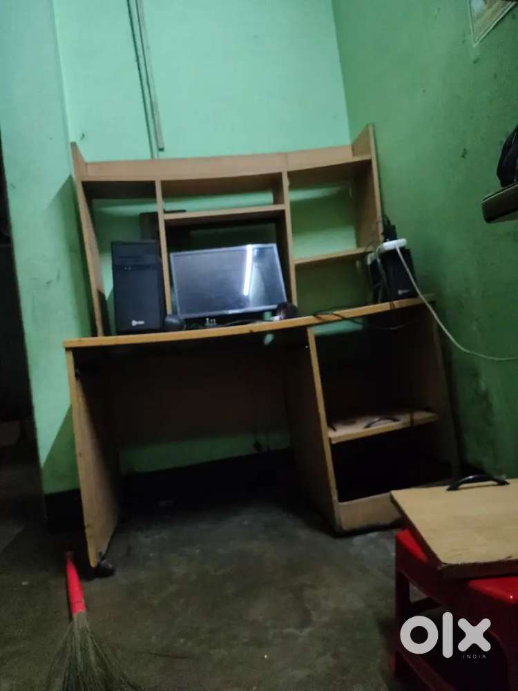 Computer Table for sale