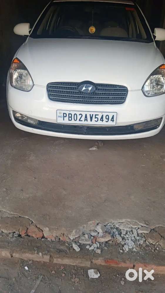 Very good condition car   i ok car ac  hiter ok  new tiyer     white