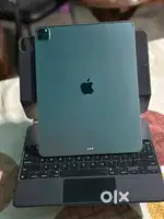Apple Ipad pro 12.9 128 gb with Apple magic keyboard