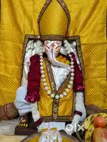 Jivannaath bagechi k piche murlidhar k piche