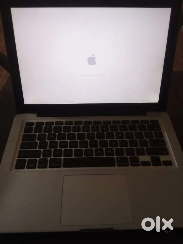 MacBook 13 pro 8 gb RAM 128 gb SSD, I5, smooth running condition